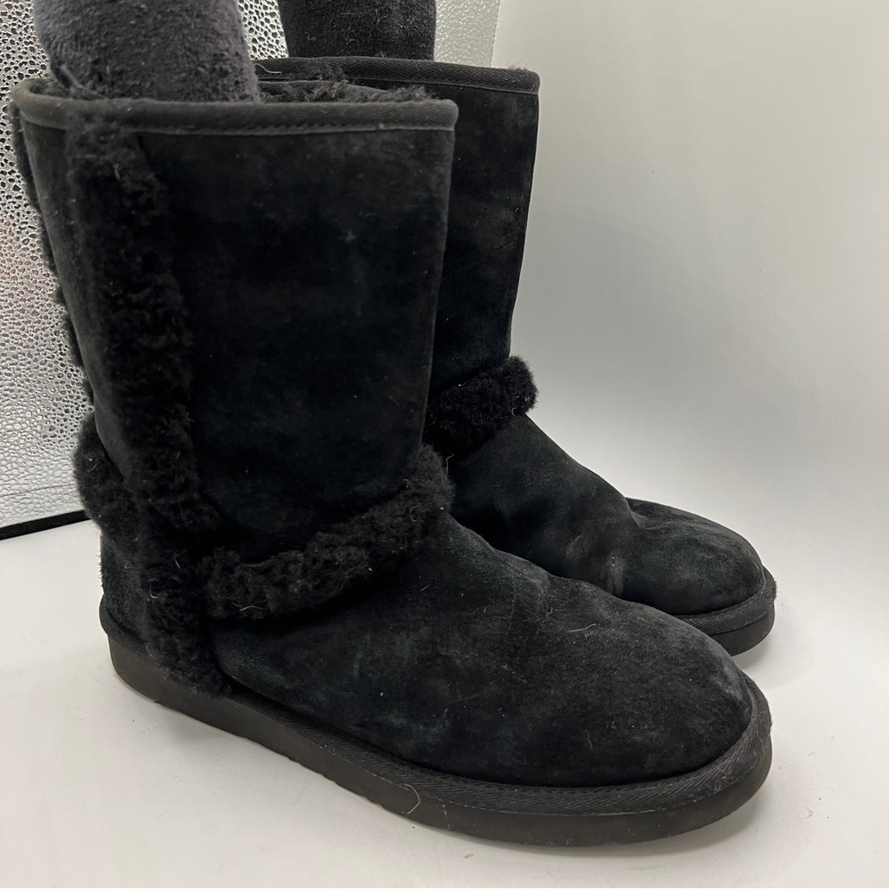 Ugg Carter Short Boot Black Suede Sherpa 10